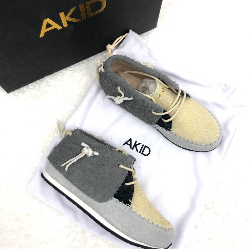 NWT AKID “Stone” Shaggy Suede Moccasin Sneakers